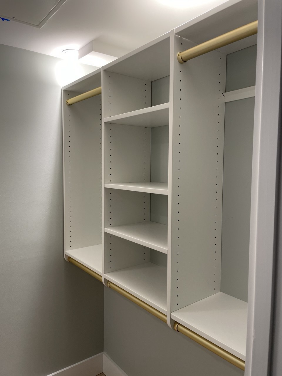 Reach-In Closet 6